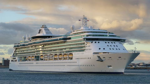 Navio Brilliance of the Seas ao pôr do sol - Experiência memorável em cruzeiro